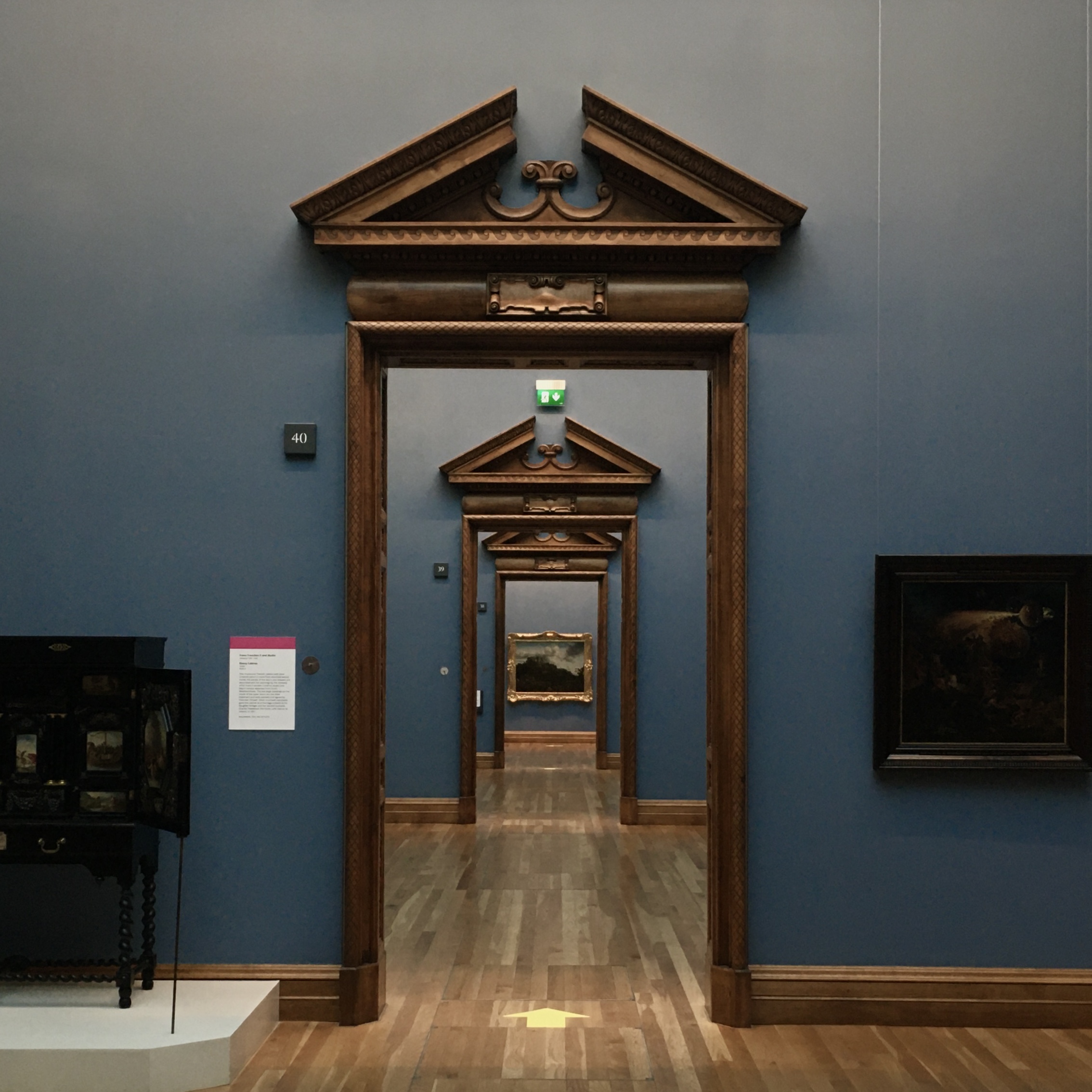 Concentric doorways in the National Gallery